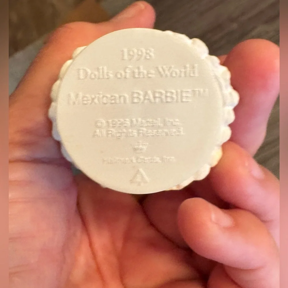 Barbie Keepsake Collector’s Series “Dolls of the World” Ornament